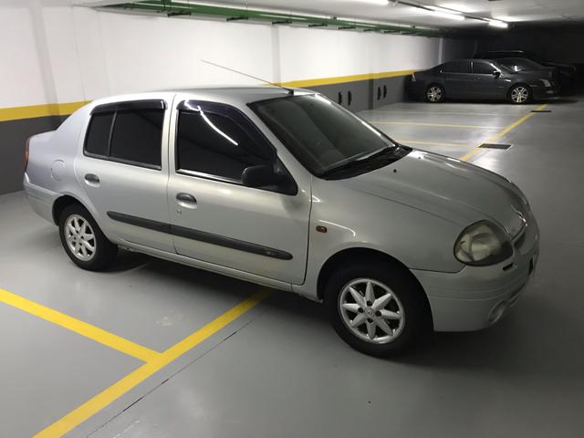 Clio Sedan 1.0 RT 2001 completo