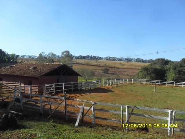 174B/ Belo haras de 12 ha pertinho da cidade de Entre Rios de Minas