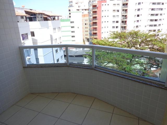 Apto 2.Qtos.C/1suítes. C/AR.COND, C/1GAR. Varanda C/vista praia C/WI-FI - Foto 9