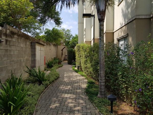 Apartamento com 2 dormitórios para alugar, 60 m² por r$ 1.200,00/mês - recanto santa catar - Foto 20
