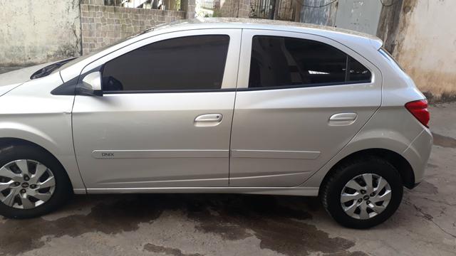 Onix 1.0 Flex 2014 completo 60km (GNV) muito conservado - Foto 11