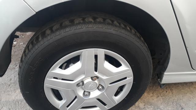Onix 1.0 Flex 2014 completo 60km (GNV) muito conservado - Foto 9