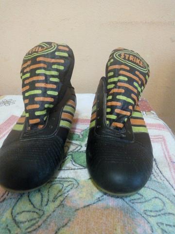 Chuteira Straker com travas - Foto 2