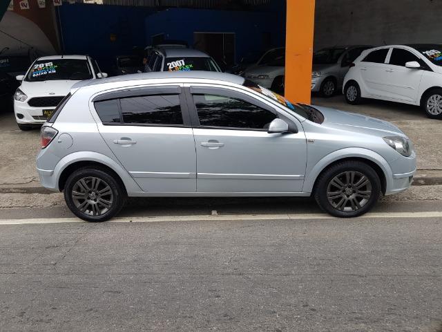 GM/ Vectra GT Bancos em Couro Manual Multimidia Pneus Novos Aceito Trocas e Financio - Foto 2