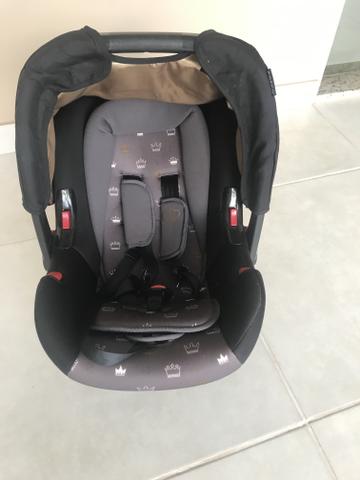 Carrinho de passeio e bebê conforto