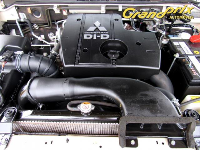 PAJERO FULL 2014 3.2 HPE 4X4 16V TURBO INTERCOOLER DIESEL 4P AUTOMÁTICA BRANCA COMPLETA - Foto 9