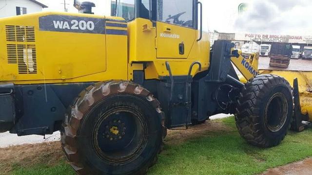 Pá carregadeira komatsu WA 220