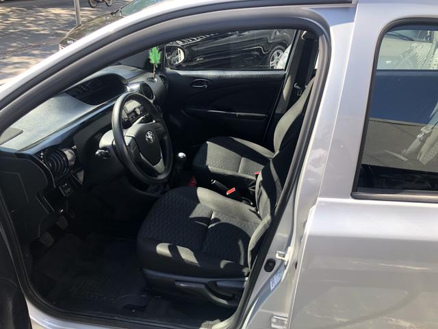 Toyota Etios 1.3 X Prata 2016 - Foto 3