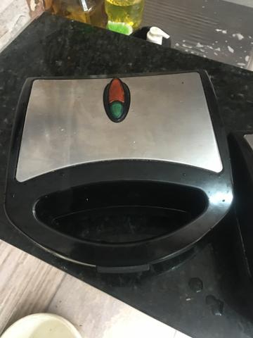 Vendo máquina de crepe e microondas