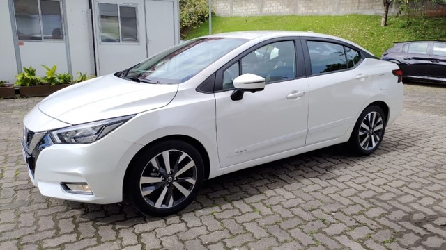 NISSAN VERSA EXCLUSIVE AUT 4P