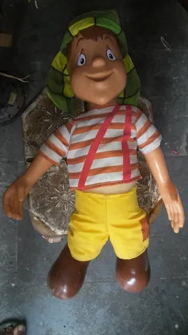 Antigo boneco do desenho animado Chaves. Possui desgast