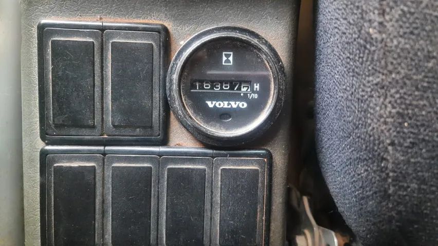 Escavadeira Volvo EC140 ano 2015 - Foto 6