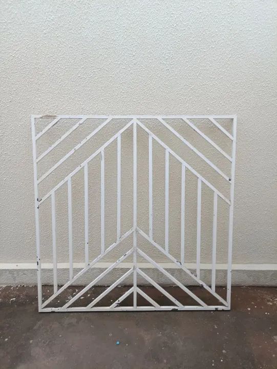 Grade de proteção em ferro e janela de madeira - Foto 3