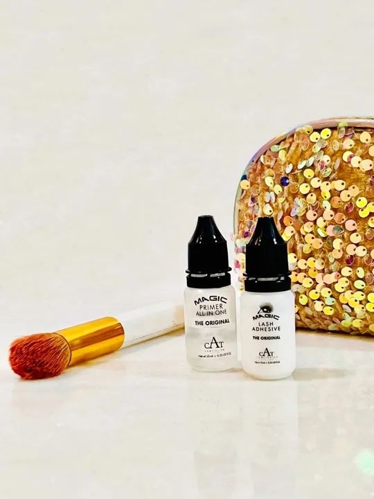 Cola de cílios magic( durabilidade 4 dias) e primers magic.