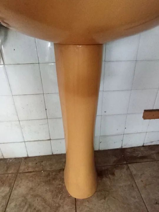 Pia de banheiro em cerâmica