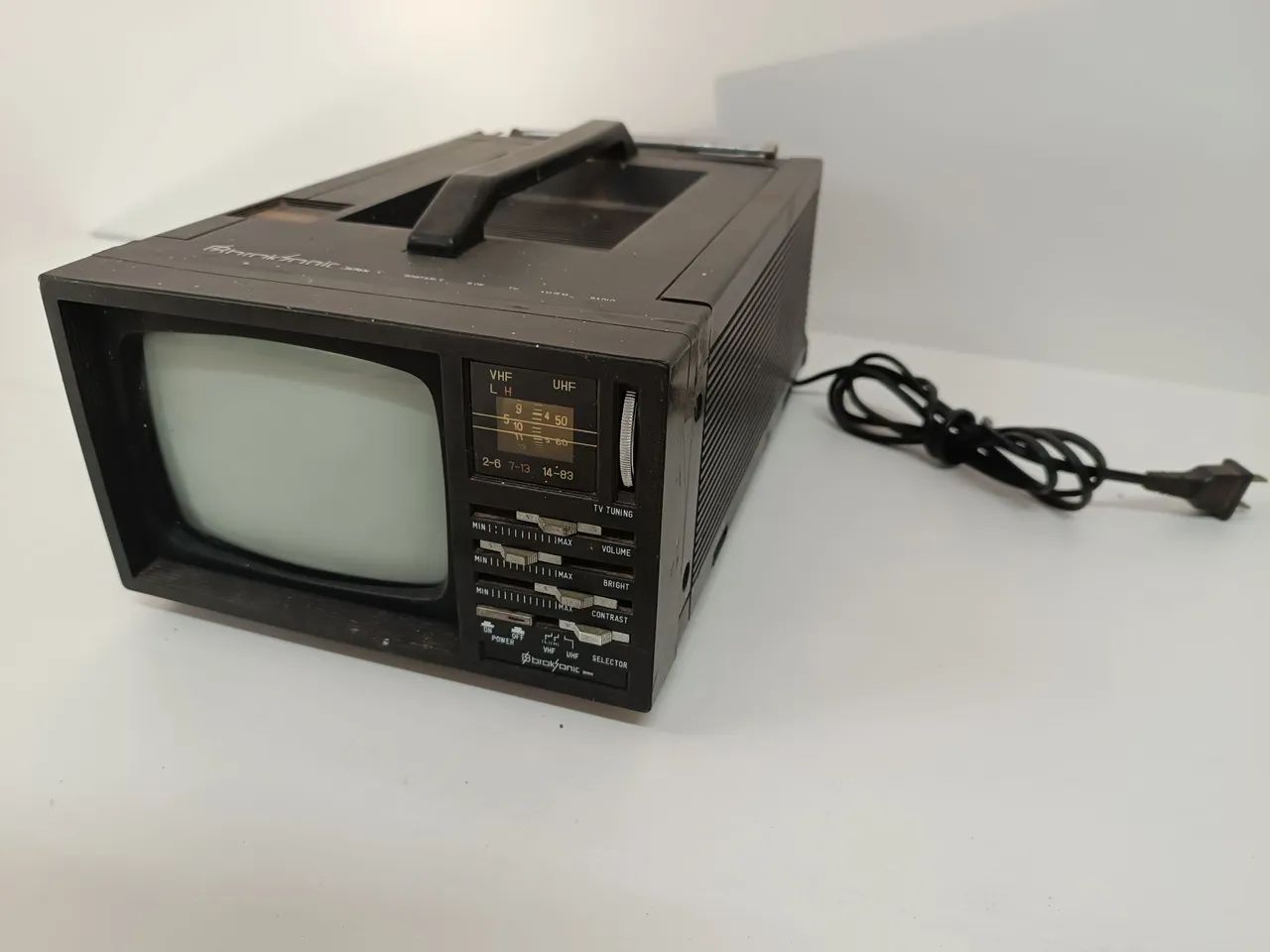 TV Portátil Broksonic ela liga o rádio  - Foto 6