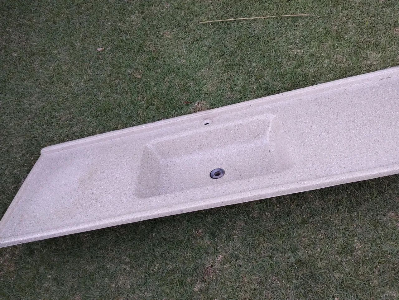 Pia de cozinha em mármore sintético 