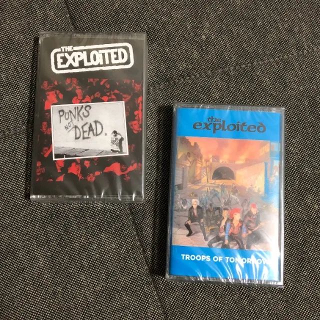 Lote 2 Fitas K7 Exploited - Punks Not Dead + Troops / Novas Lacradas Punk Rock