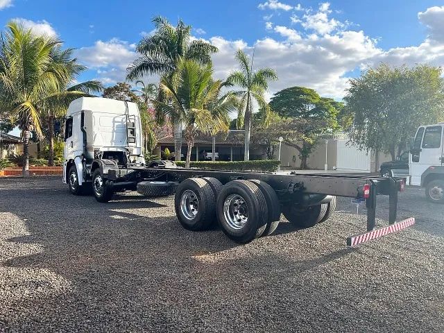 Volkswagen Constellation 25.420, 2016, v-tronic, 8x2 no chassis em bom estado - Foto 3