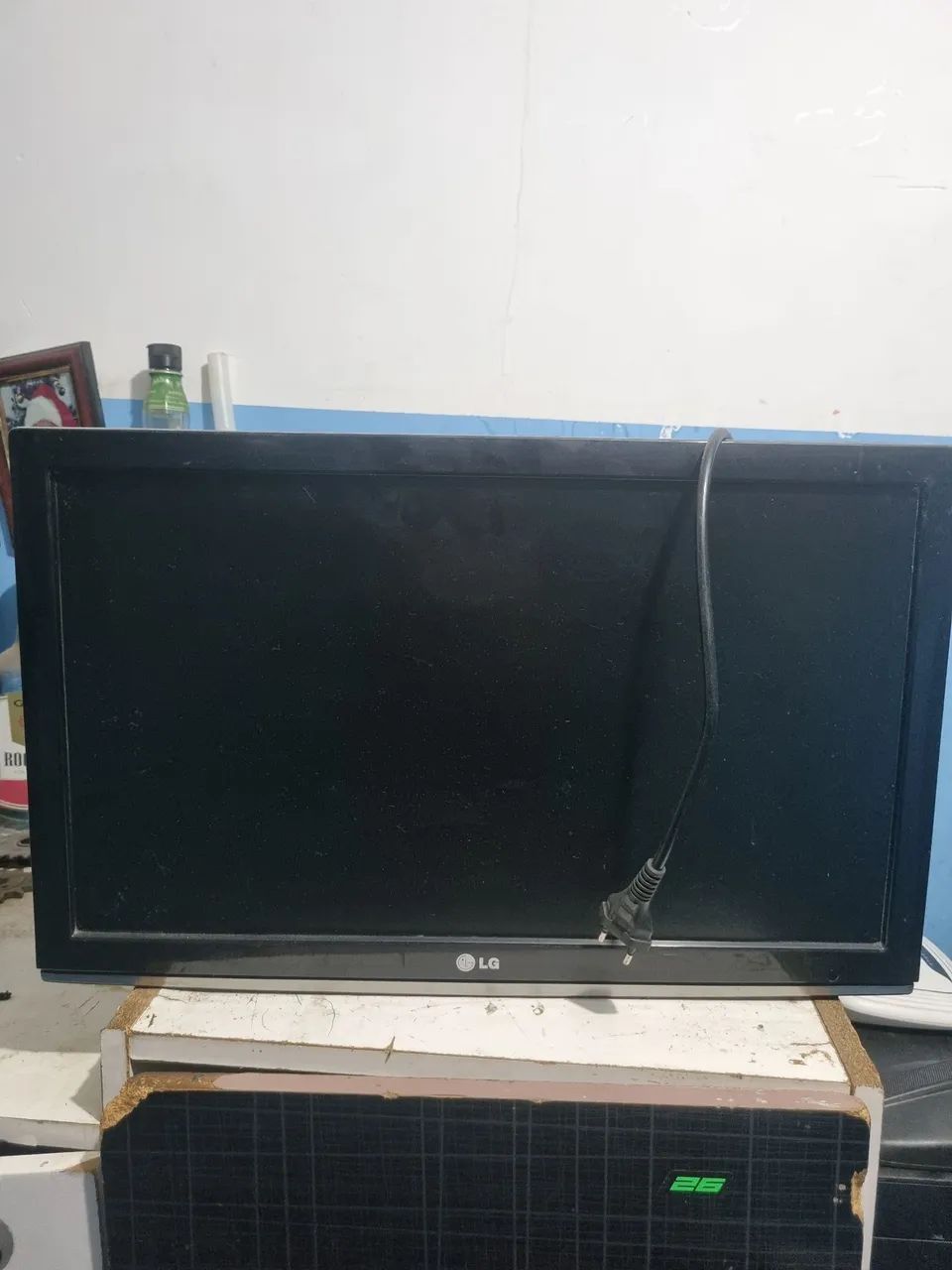 Televisão de 22 polegadas semi nova com detalhe na tela , funcionando perfeitamente ? - Foto 3