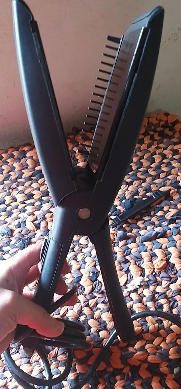 Vende-se prancha de cabelo 