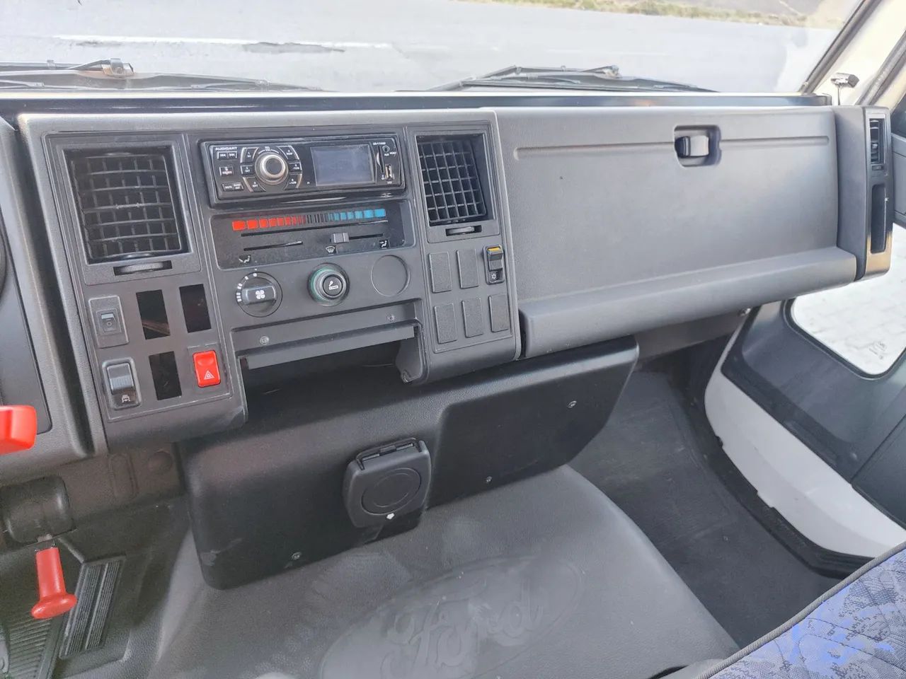 Ford Cargo 712 Cummins 6cc - Baú - Foto 5