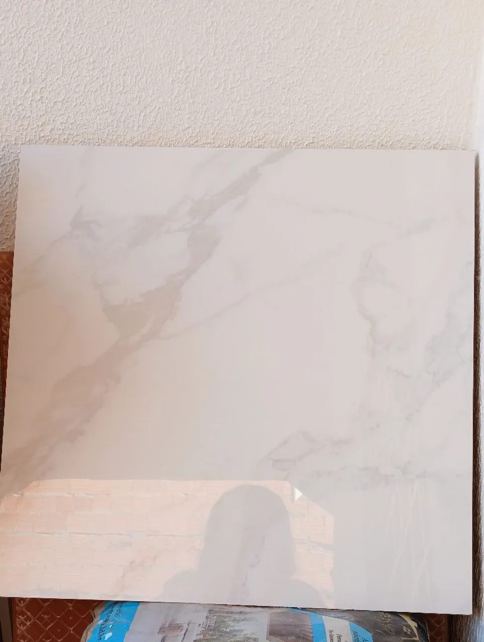 Piso retificado 60X60 branco - Elegância e Sofisticação