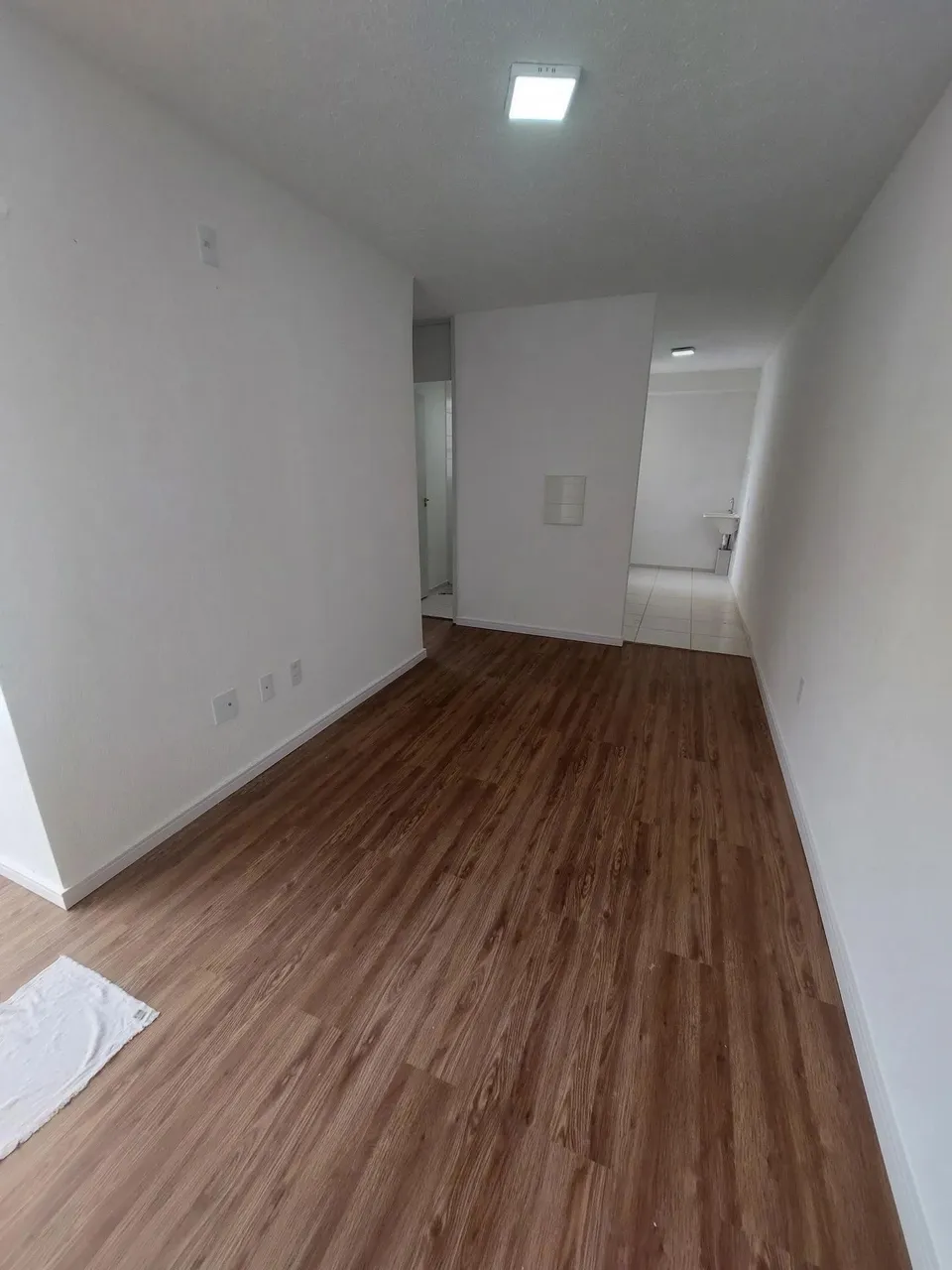 Apart. 4º Andar, Não paga caução, Piso Vinílico, Condomínio incluso, Água