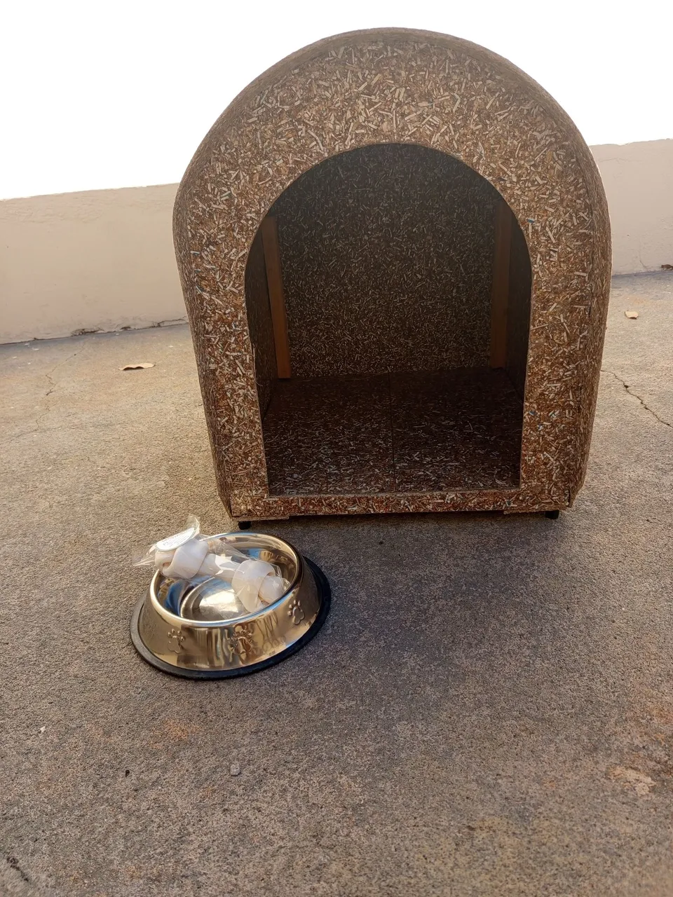 Casinha para Cachorro com Comedouro