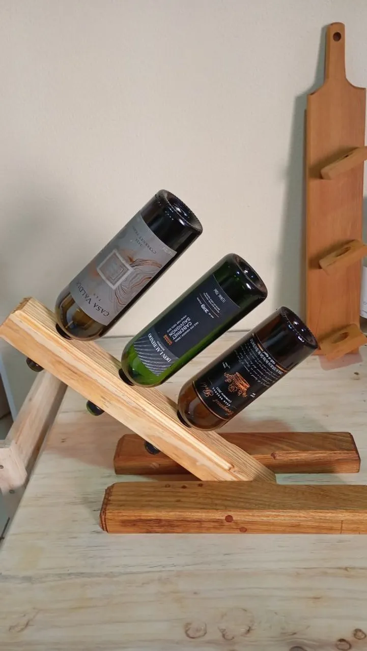 Suporte de Madeira Artesanal para Vinhos