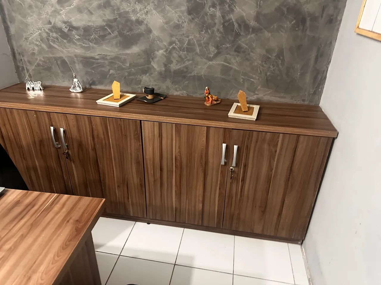 Conjunto de mesa de escritório com gaveteiro e armário - Foto 2