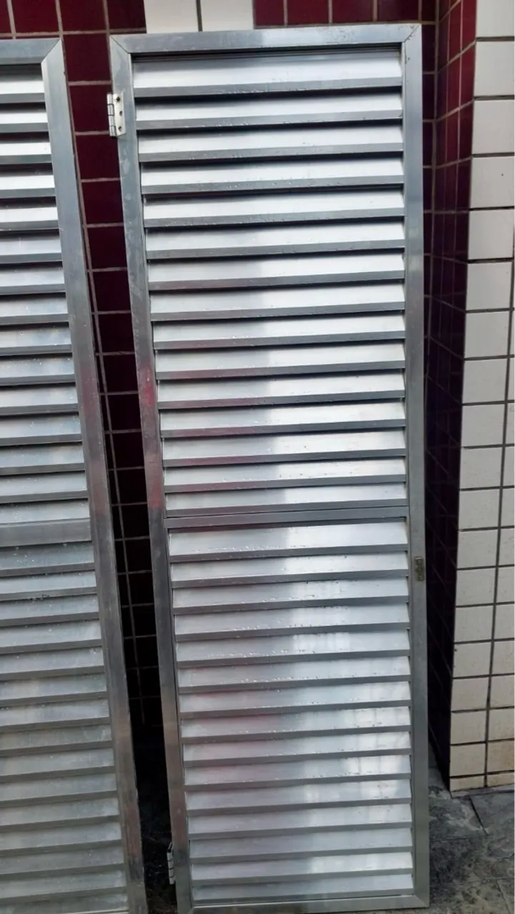 2 Portas de Alumínio Palhetada