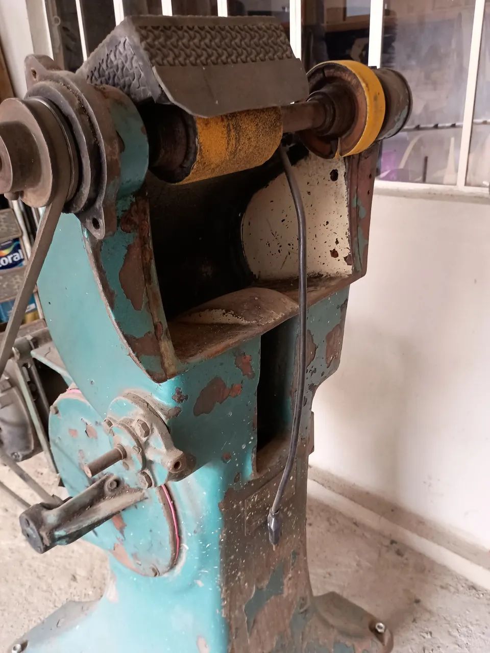 Máquina de lixar calçados 