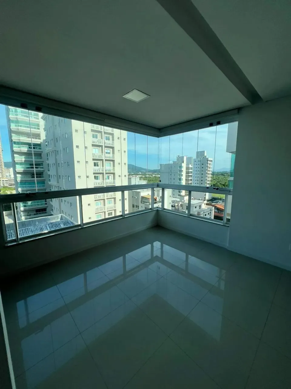 Imóvel para venda possui 95 metros quadrados com 2 quartos em Meia Praia - Itapema - santa