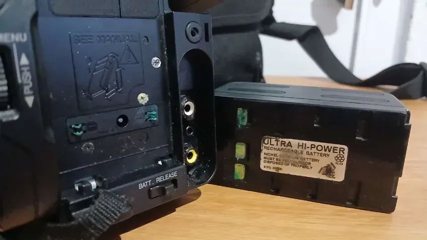 Filmadora JVC Compact VHS GR-AX730U (sem Teste) - Foto 6