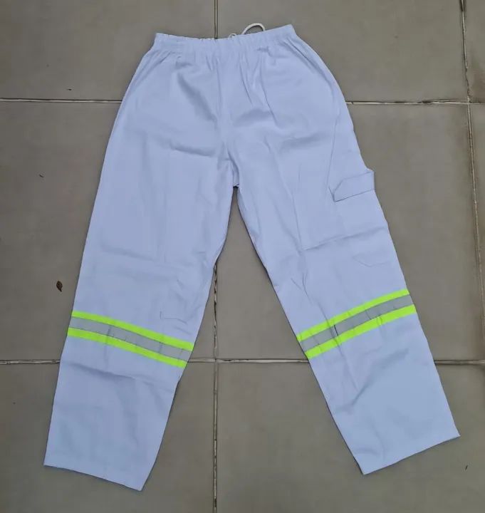 Calça de Uniforme com faixa refletiva - Foto 2