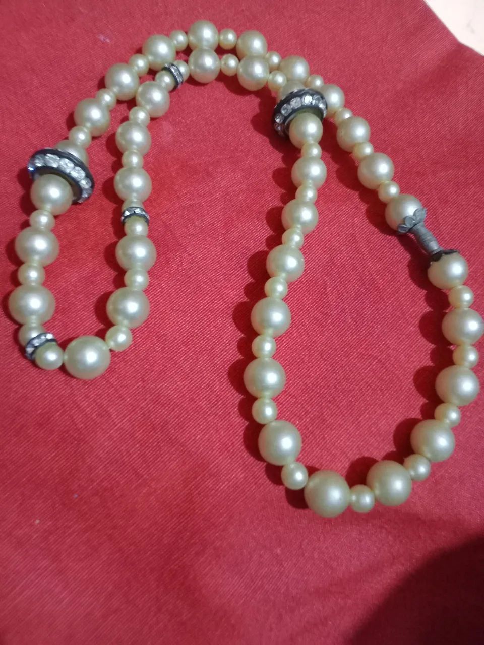 VINTAGE. Colar de pérolas com detalhes em strass - Foto 2