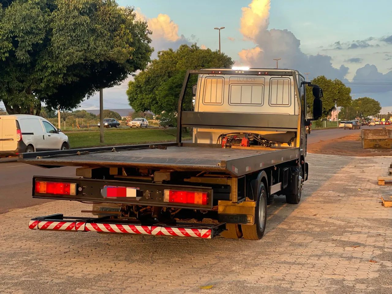 CAMINHAO PLATAFORMA IVECO 11190 - Foto 4