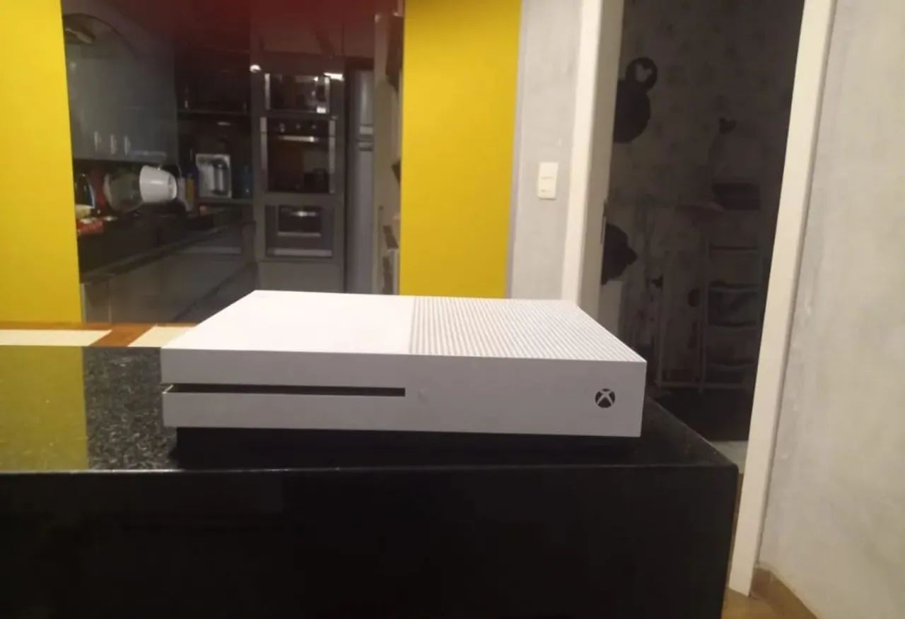 Xbox One S Branco - Console de última geração - Foto 2