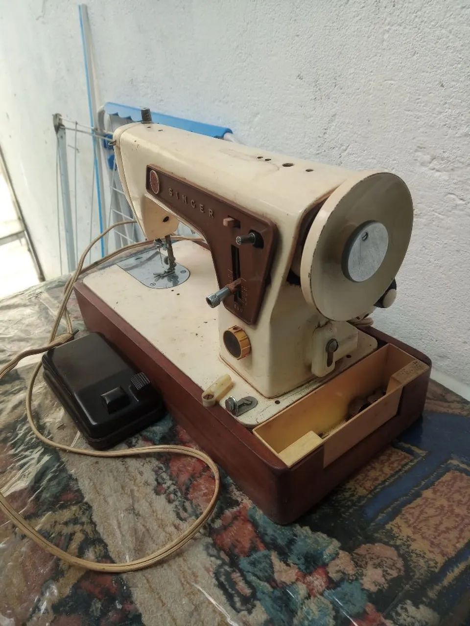 Máquina de Costura Singer - Modelo 660 Antiga - Foto 3