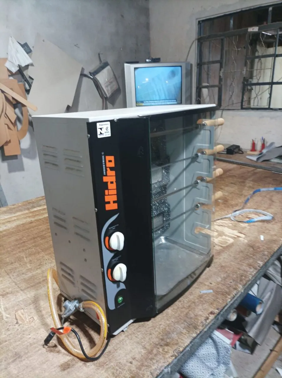Forno a Gás com Espetos Rotativos