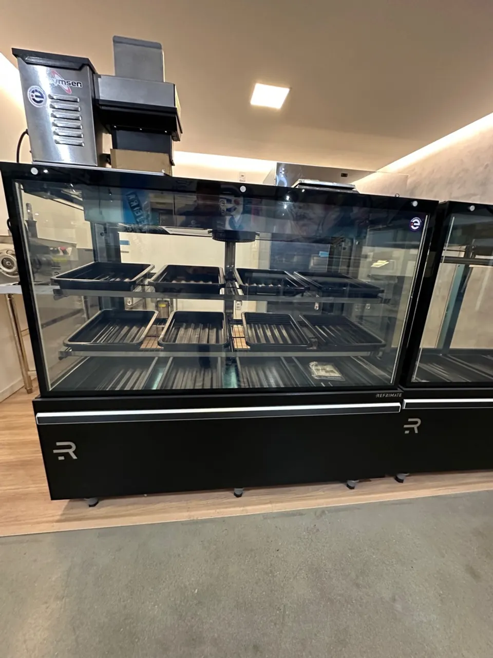 Balcão açougue 2M prateleira vanguard top ar forçado - refrimate