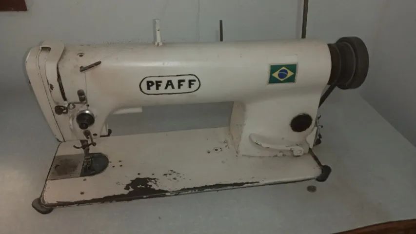 Máquina de costura Reta