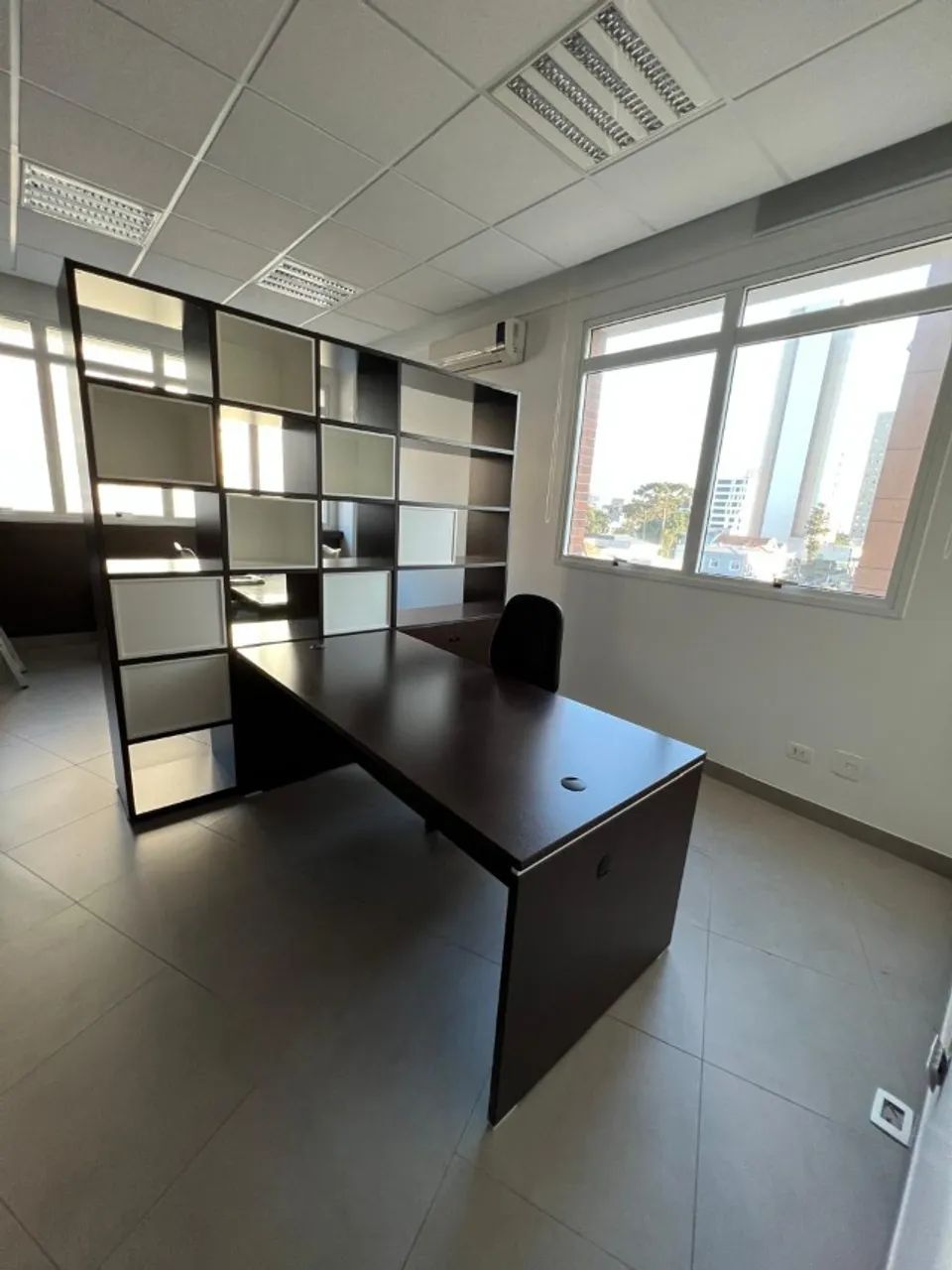 Conjunto de Mesa e Estante para escritório