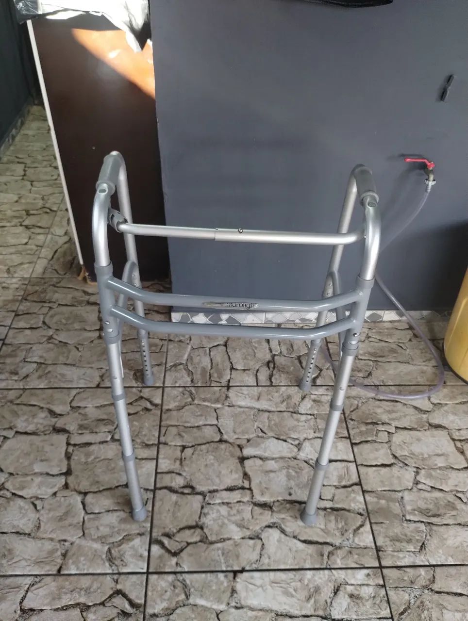 Andador de Alumínio - Conforto e Segurança