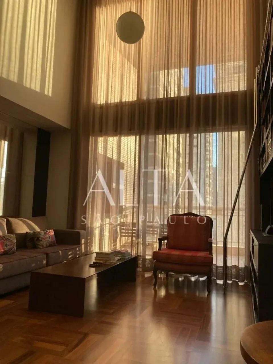 Belo apartamento para alugar no Brooklin, com 3 suítes, varanda gourmet equipada e Mobilia