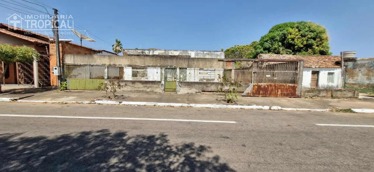 Vende-se casa bem localizada no centro de Porto Nacional-To.