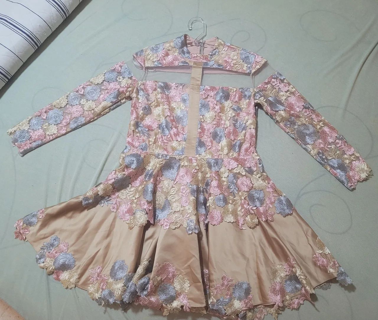 Vestido rendado floral