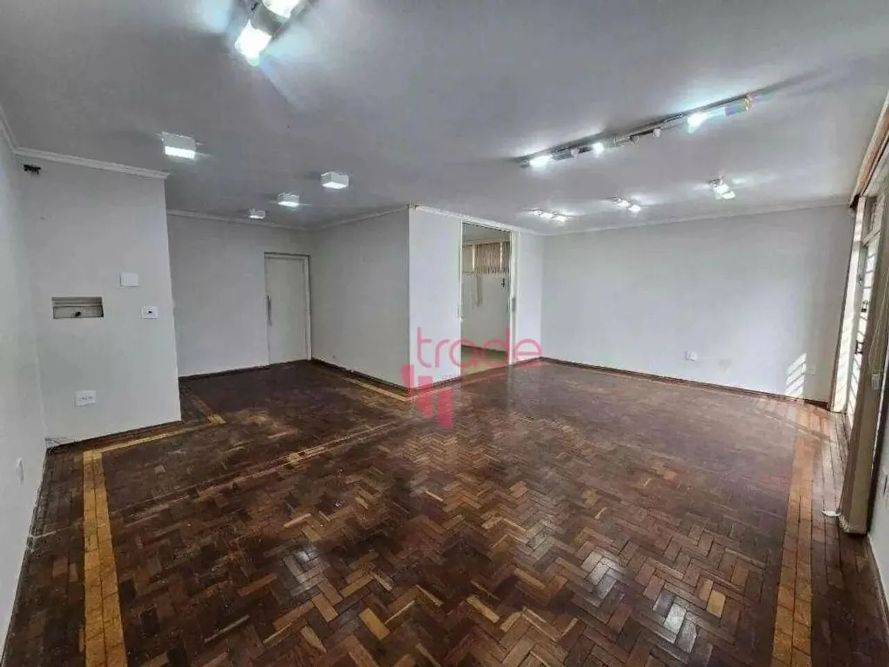 Casa Comercial à Venda com 5 Salas no Alto da Boa Vista em Ribeirão Preto com Área Externa