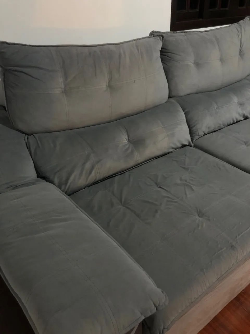 Sofá suede cinza 4 lugares - retrátil e reclinável  - Foto 4